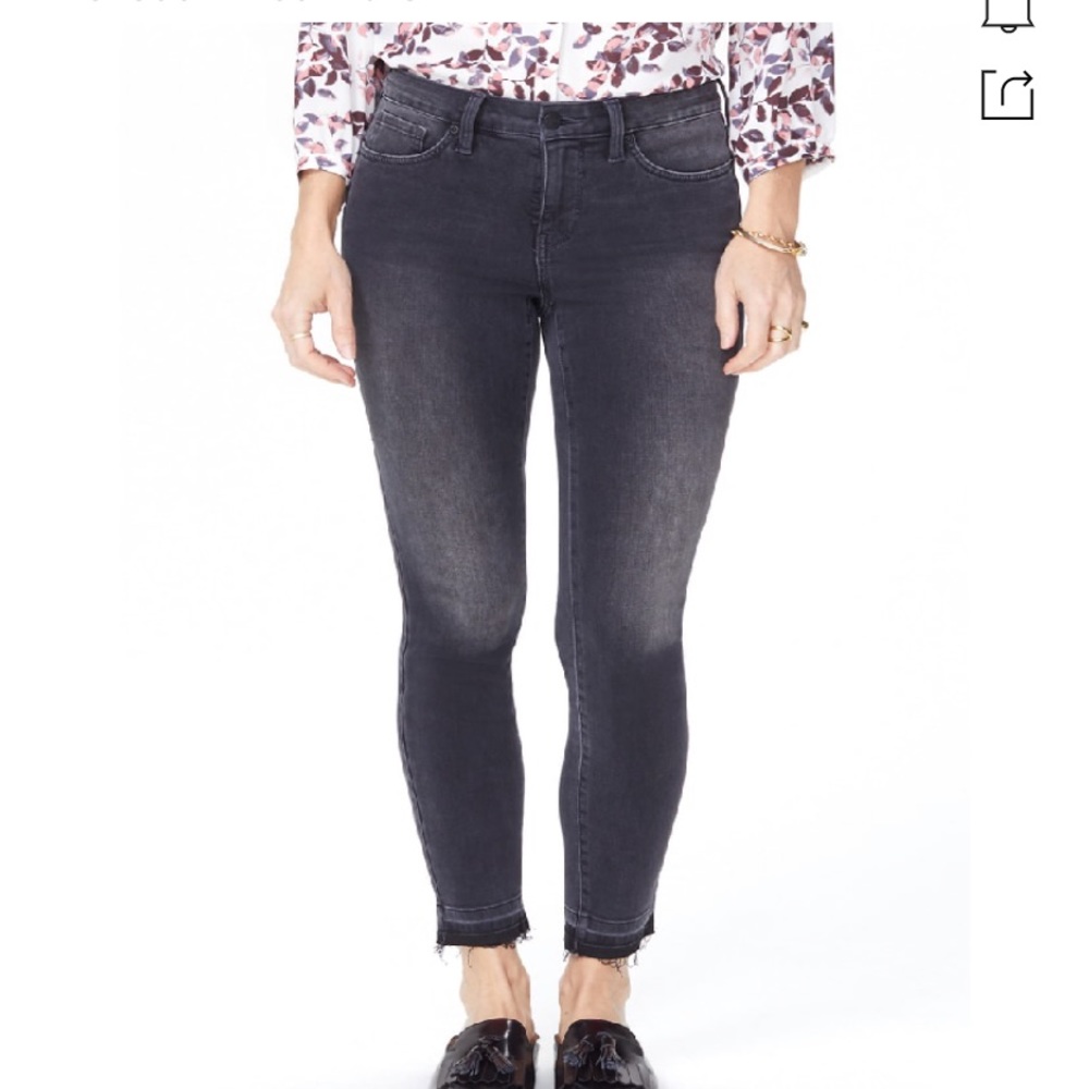 🛑 SOLD 🛑 NYDJ Petite Ami Tummy Control hem